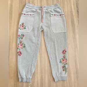 Sundance - Grey Embroidered Floral relaxed fit high rise waffle joggers. Size L